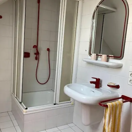 Schoenes Dachapartment - Ideal Fuer Dienstreisen Apartamento Gütersloh