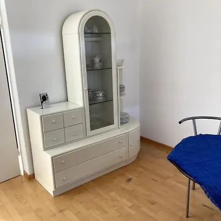 Апартаменты Schoenes Dachapartment - Ideal Fuer Dienstreisen Гютерсло