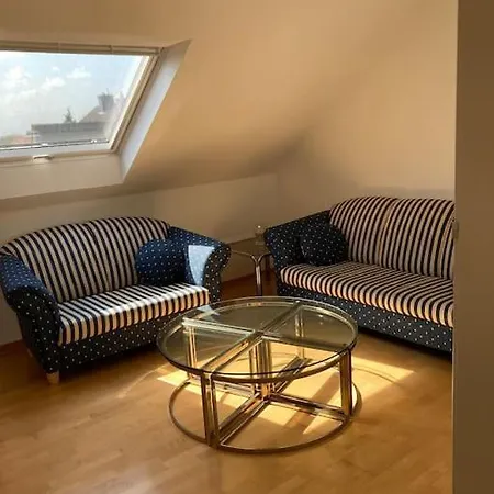 Schoenes Dachapartment - Ideal Fuer Dienstreisen Apartamento *